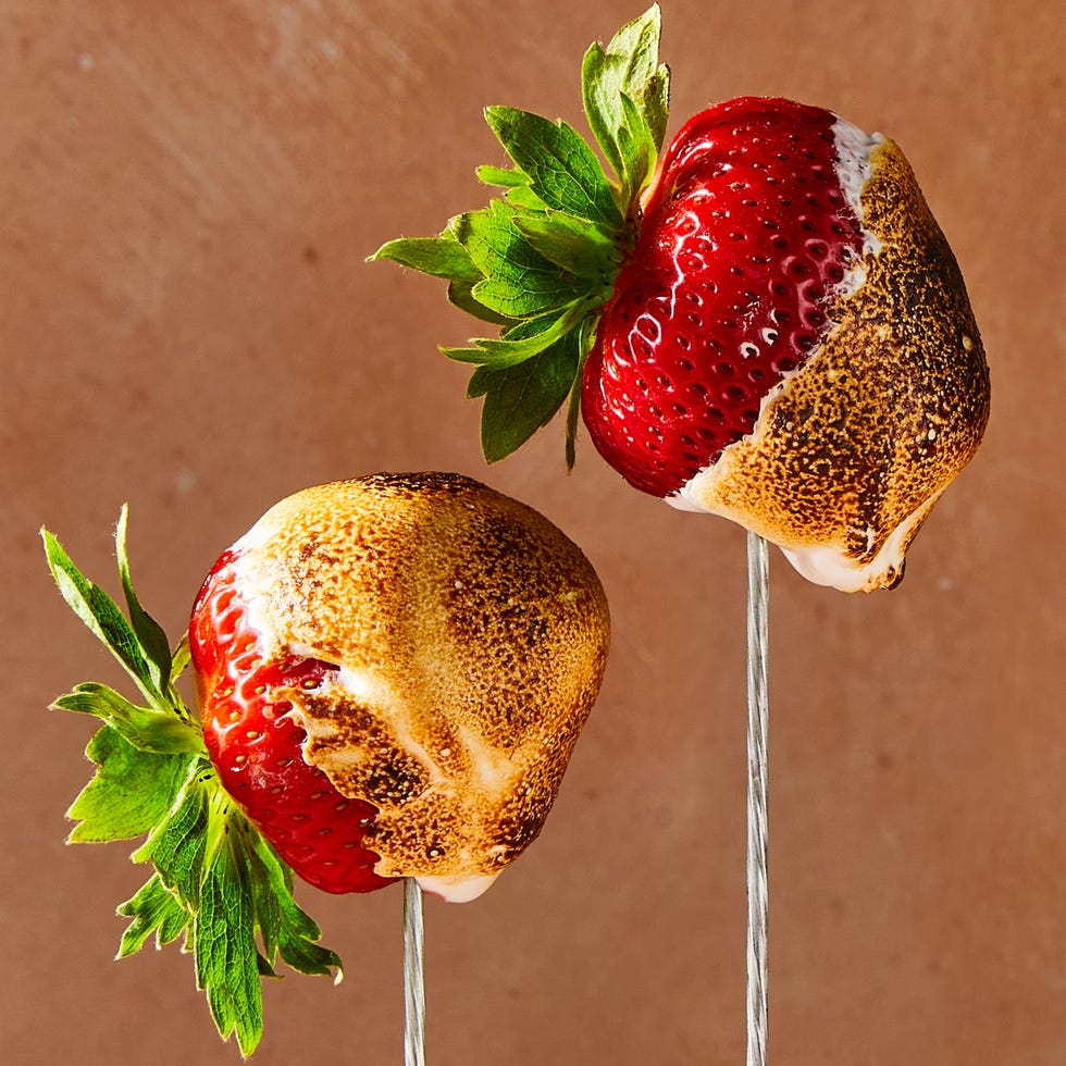 strawberries with toasted marshmallow and graham crackers