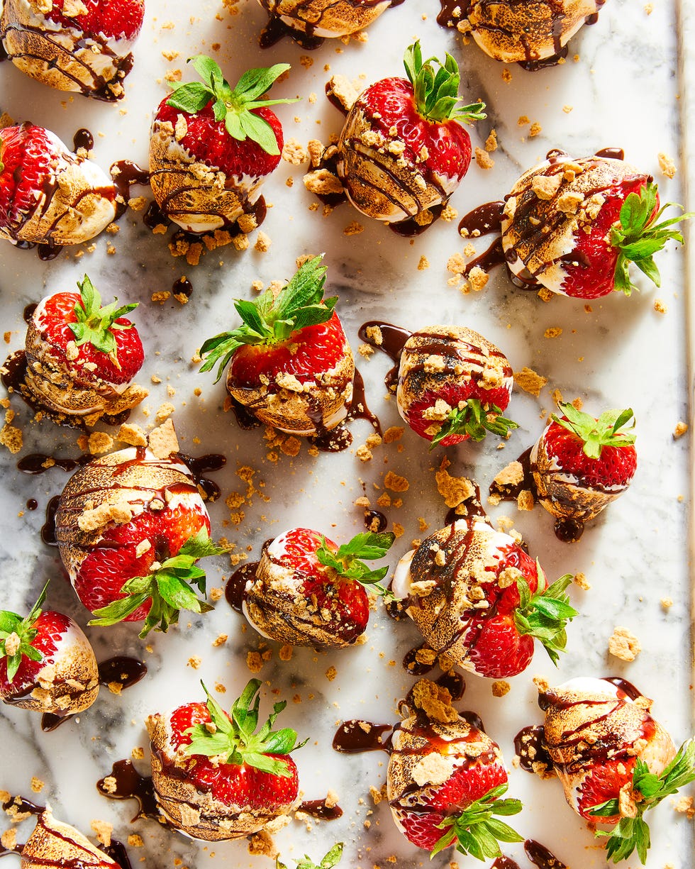 strawberries with toasted marshmallow and graham crackers