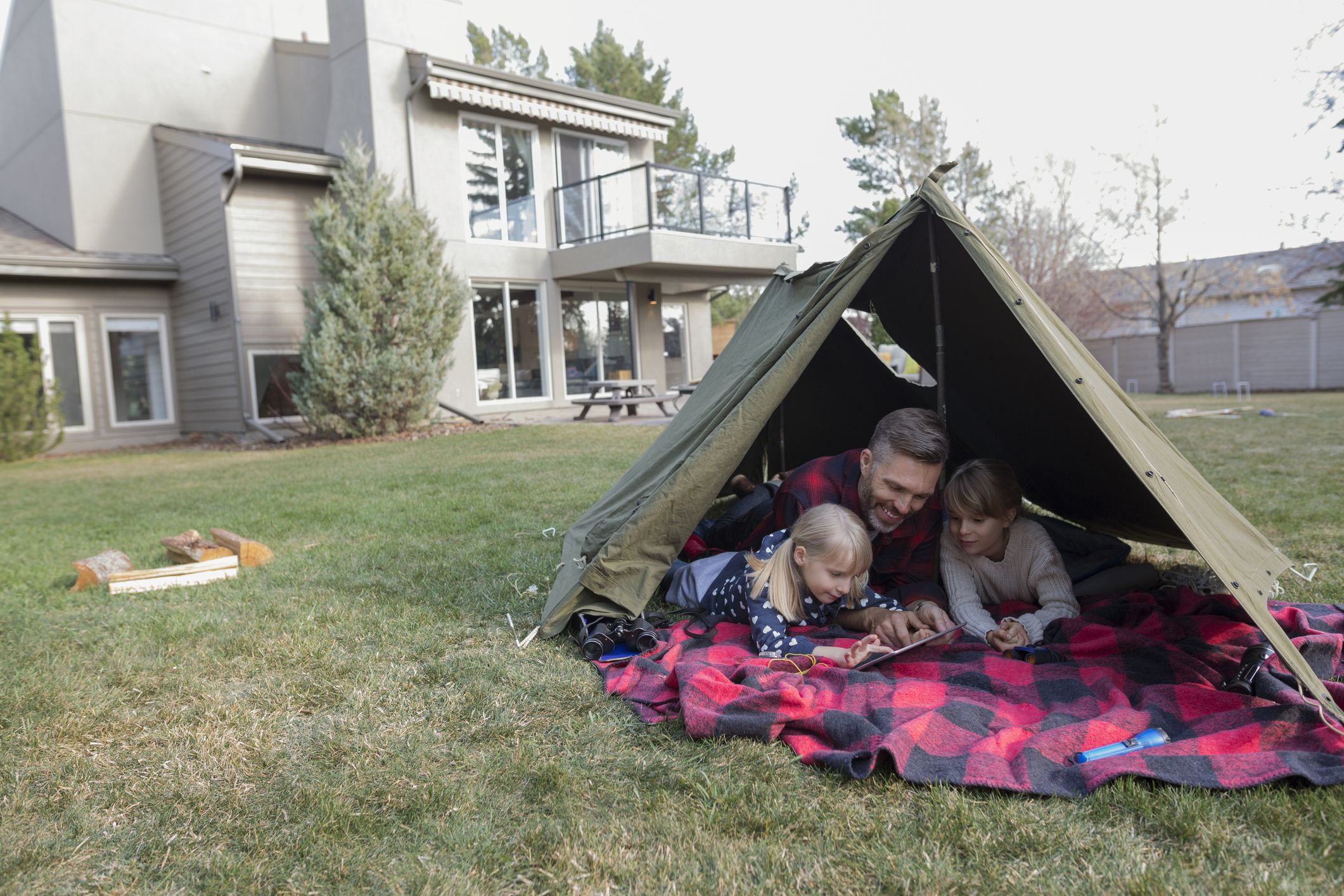 vingerafdruk paar Plons 25 Family-Friendly Backyard Camping Ideas - Backyard Camping Tent
