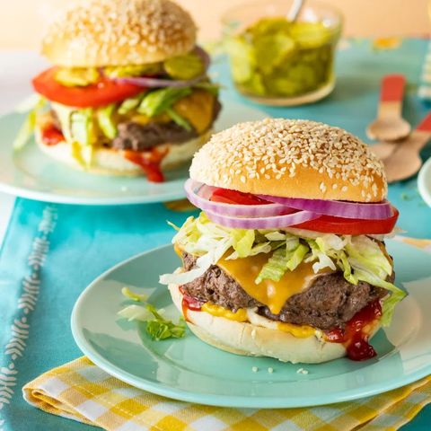 classic cheeseburger with red onions lettuce and buns