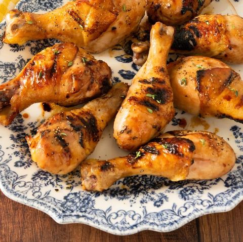 grilled chicken marinade drumsticks on blue and white plate