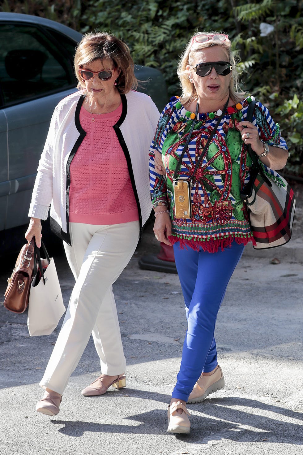 CARMEN BORREGO Y SU FAMILIA VISITAN A TERELU JUNTO A SU MADRE MARIA TERESA CAMPOS