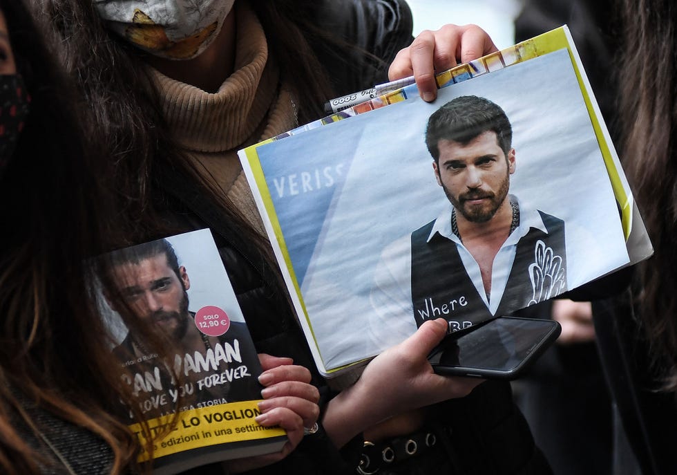 los fans de can yaman se agolpan en las puertas del hotel eden en roma