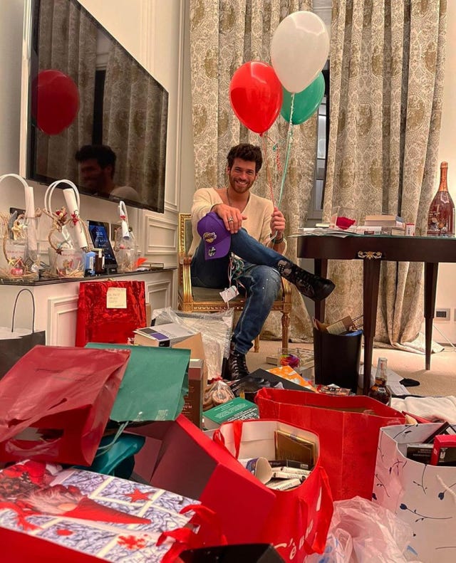 can yaman italia regalos fans