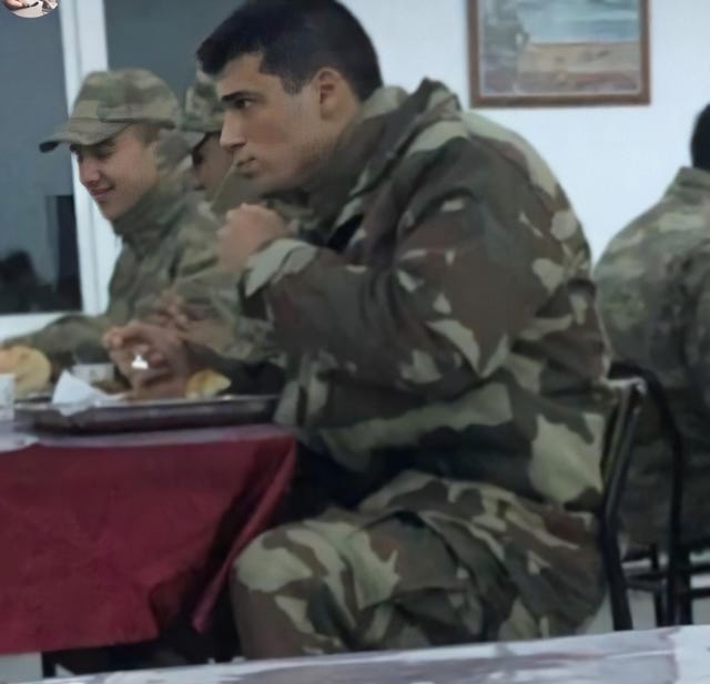 Can yaman servicio militar