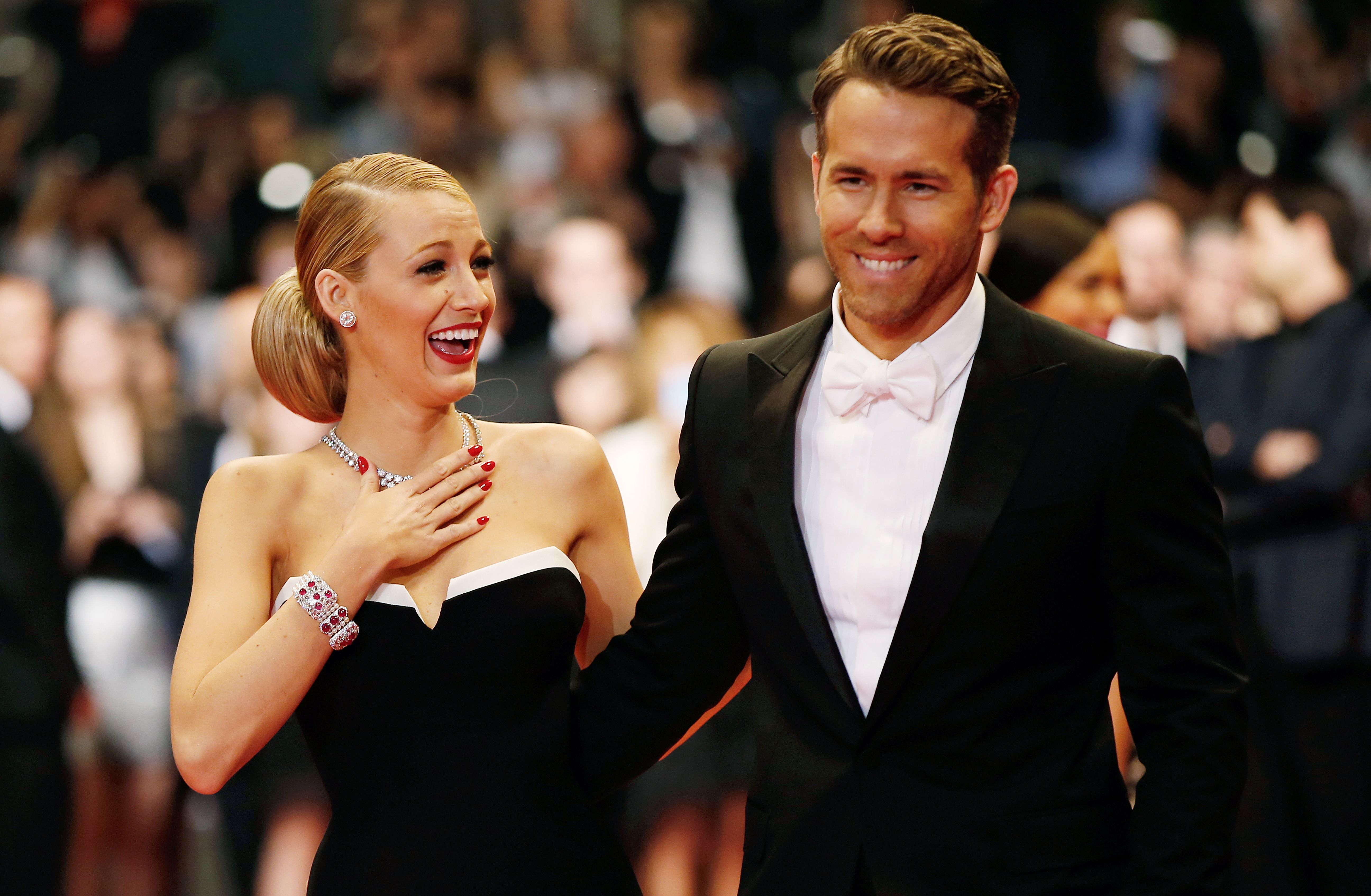 Romantic Ryan Reynolds gives his wife Blake Lively's new movie a