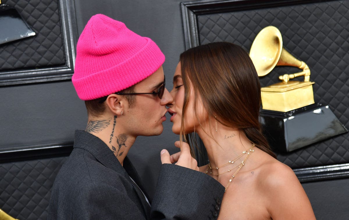 Justin Bieber wears Padres hat during Grammy's performance