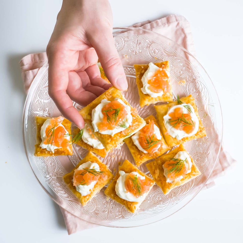 canapés de hojaldre con salmón
