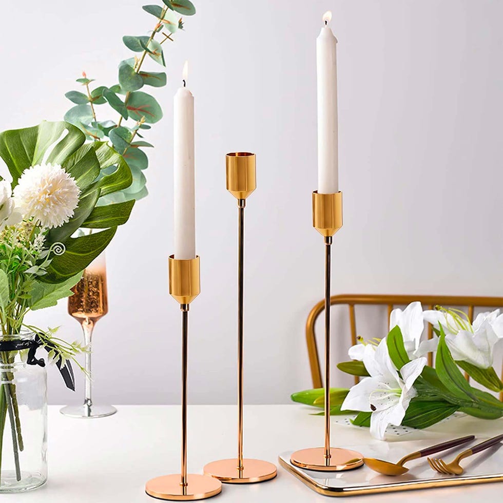 candelabros de metal dorado