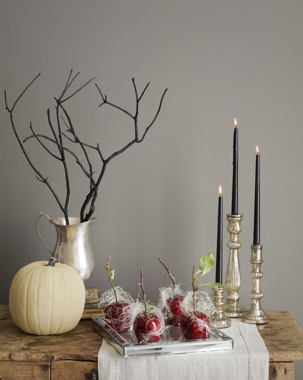 40 Elevated Halloween Table Decor and Centerpiece Ideas