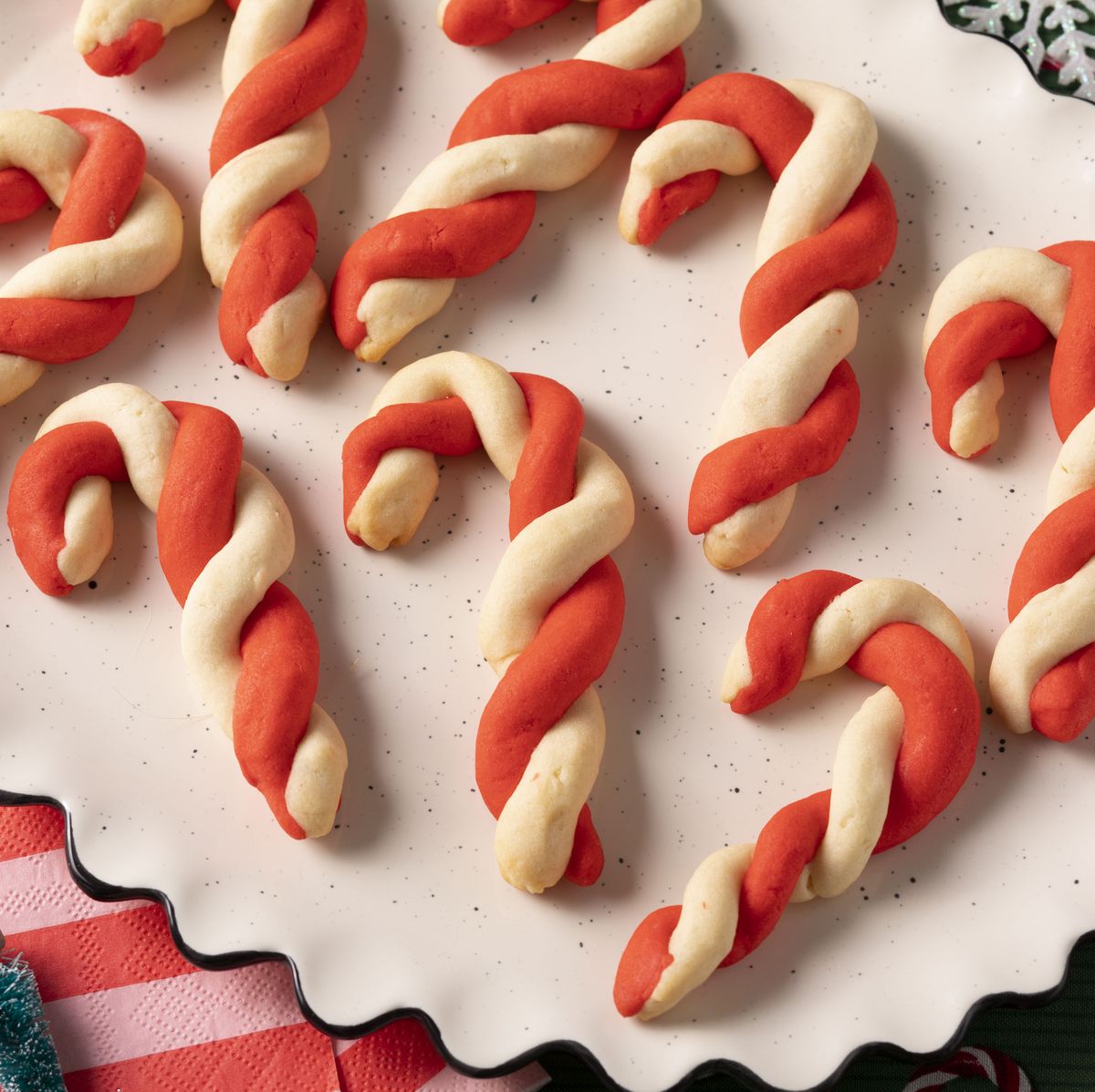 https://hips.hearstapps.com/hmg-prod/images/candy-cane-cookies-recipe-1636735663.jpg?crop=0.668xw:1.00xh;0.141xw,0&resize=1200:*