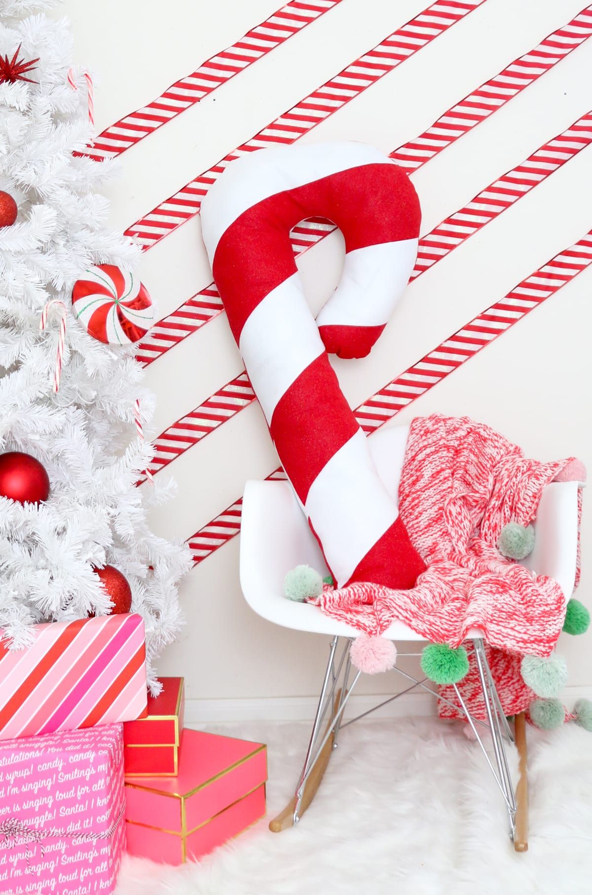 25 Candy Cane Crafts - DIY Candy Cane Decorations