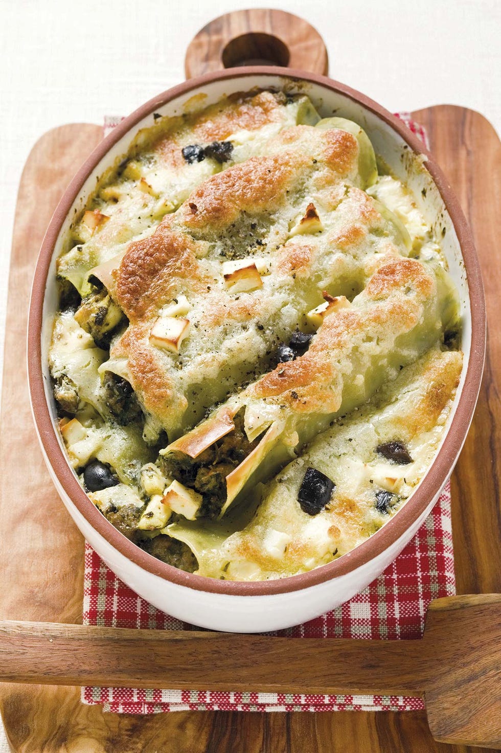 canelones de espinacas y aceitunas negras