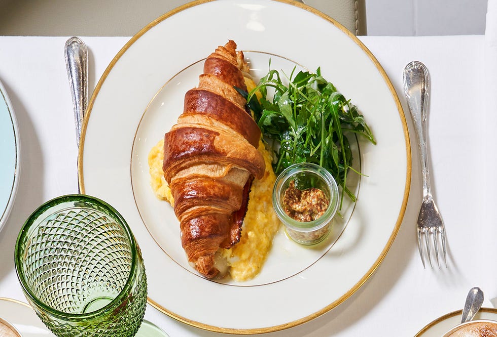 croissant de canopy by hilton madrid castellana