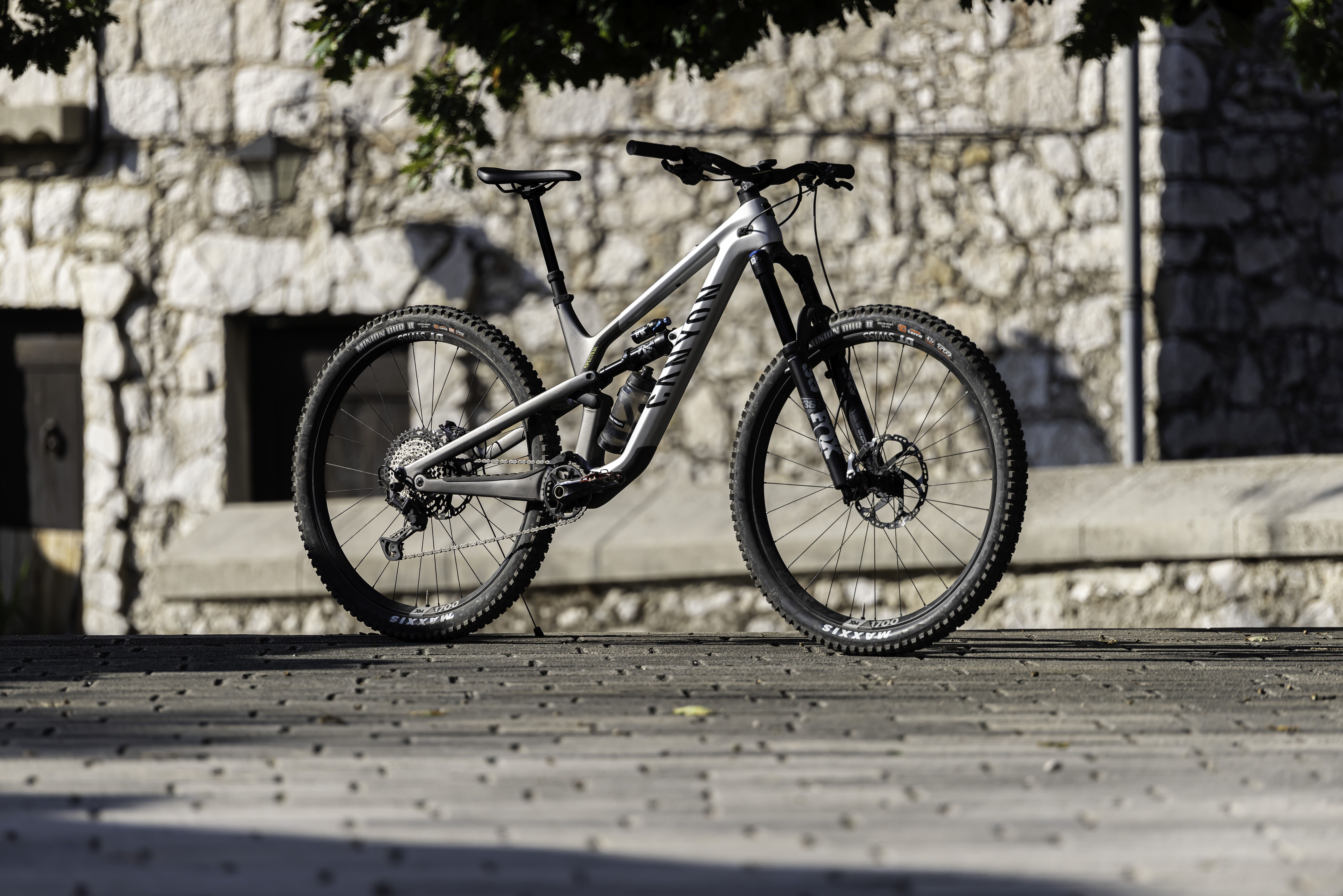 Canyon’s Spectral 29 CF 8 K.I.S. is the first bike to feature the stabilizer. 