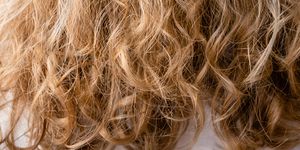 capelli secchi cause rimedi naturali cosa fare consigli novità punte doppie spezzate secche migliori soluzioni fai da te maschera nutriente