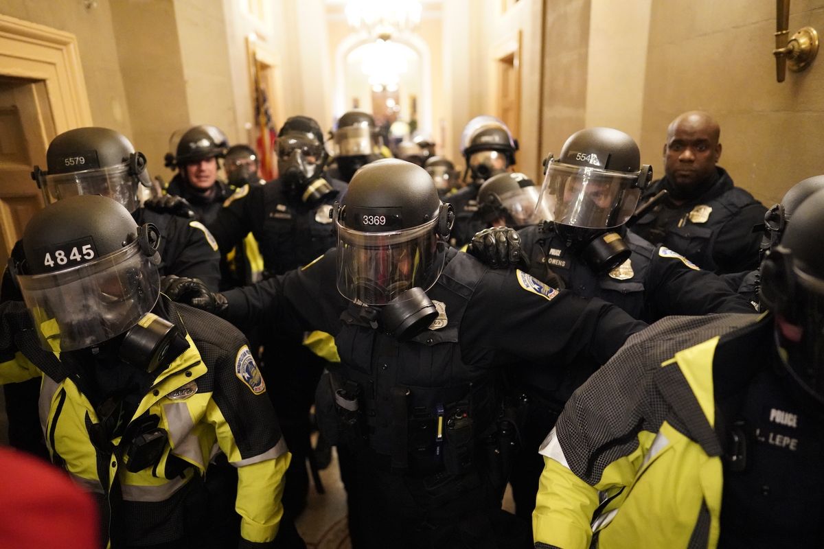 washington, dc   january 06  riot police clear the hallway inside the capitol on wednesday, jan 6, 2021 in washington, dc kent nishimura  los angeles times