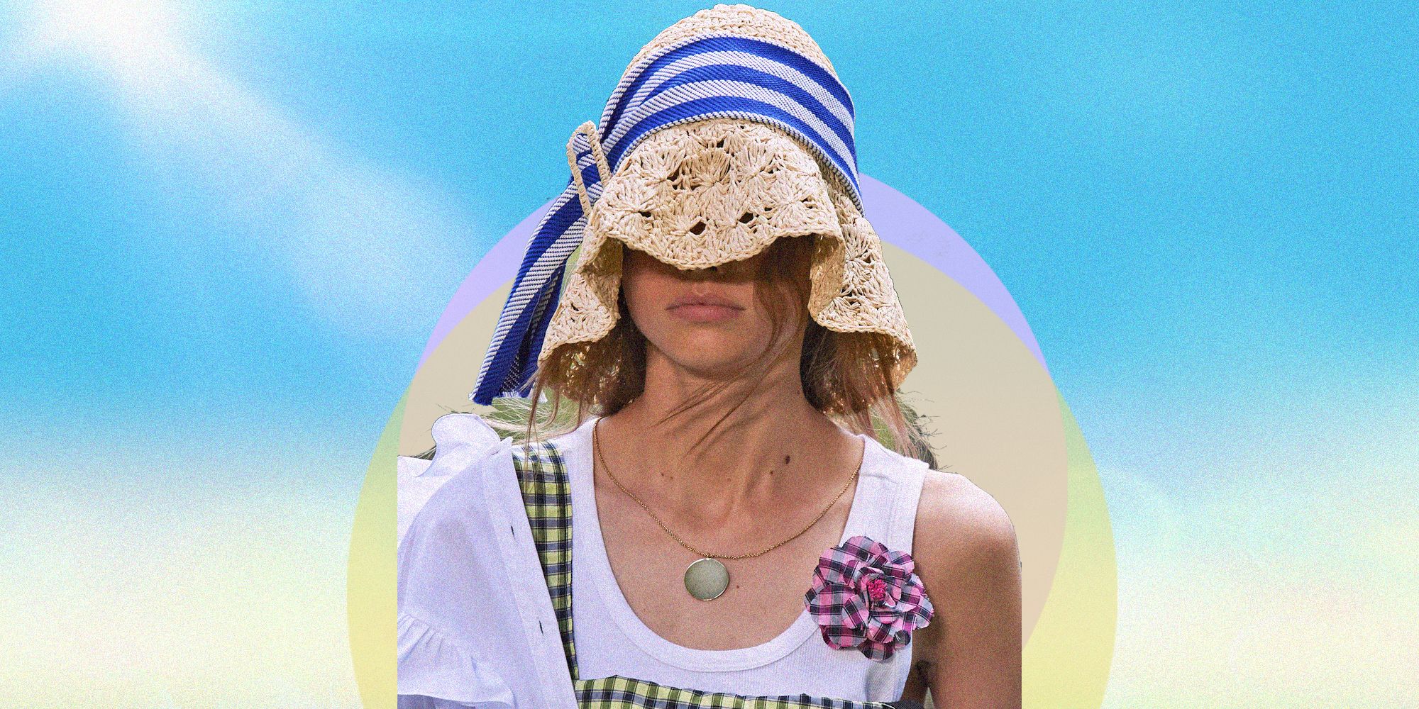 il cappello estivo è l'accessorio di tendenza moda che non può mancare all'appello tra cappello pescatore fatto a uncinetto, il cappello di paglia e il bandana