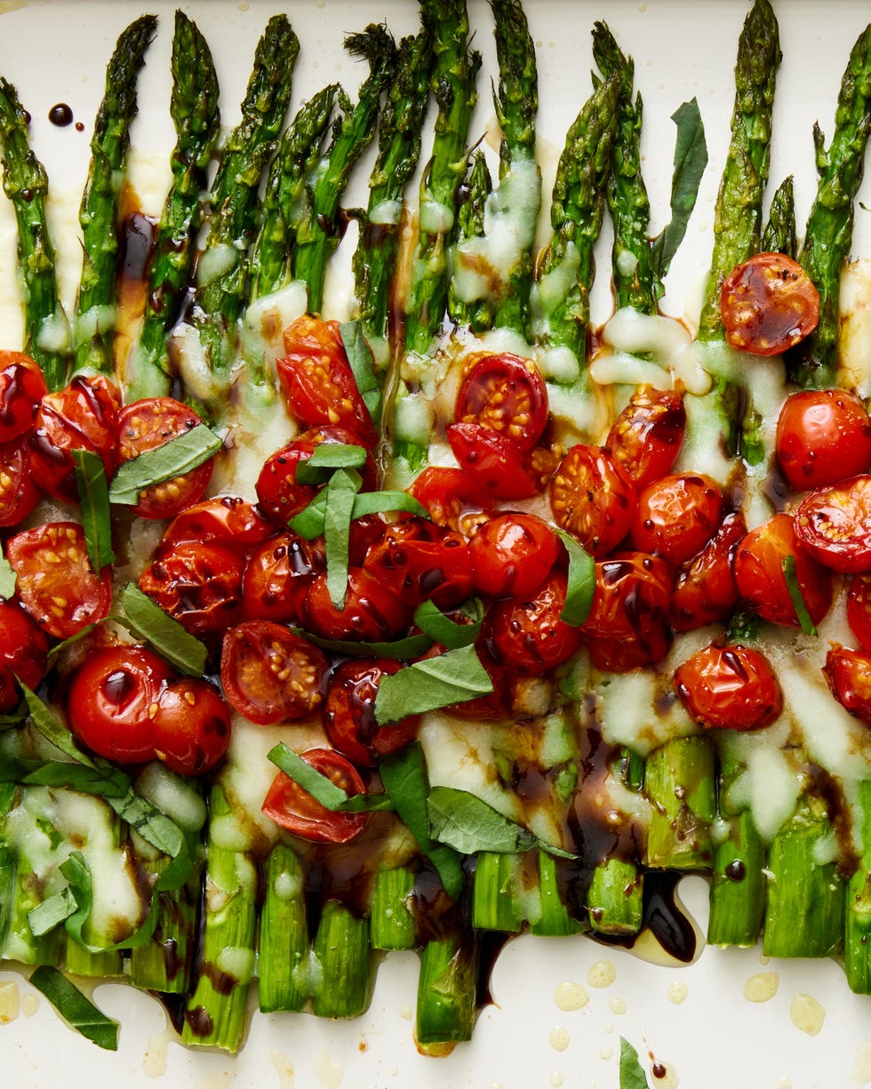 caprese asparagus with mozzarella, cherry tomatoes, and balsamic