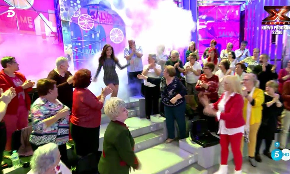 Event, Crowd, Performance, Community, Youth, Audience, Fun, Magenta, Ceremony, Leisure, 