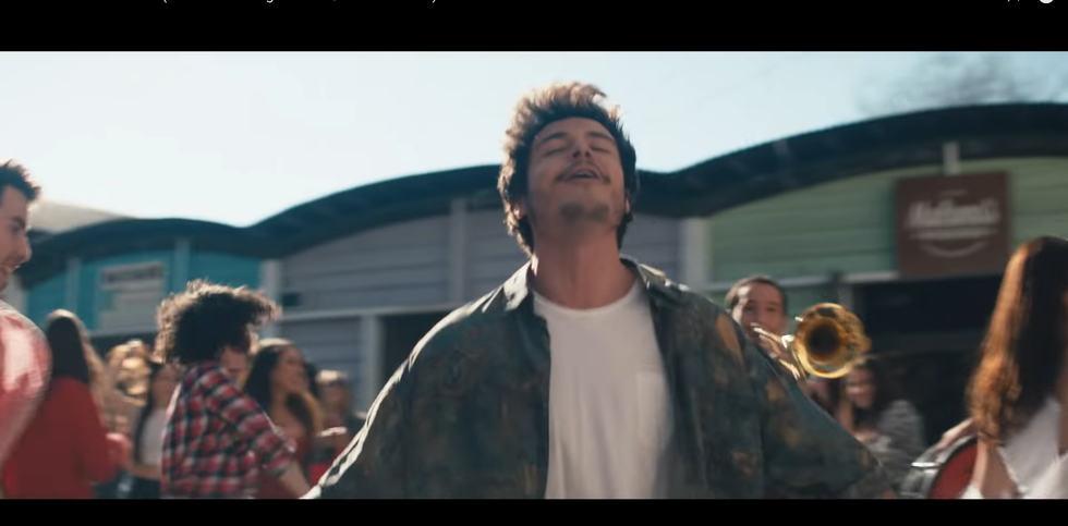 Imágenes en el videoclip de 'La Venda'
