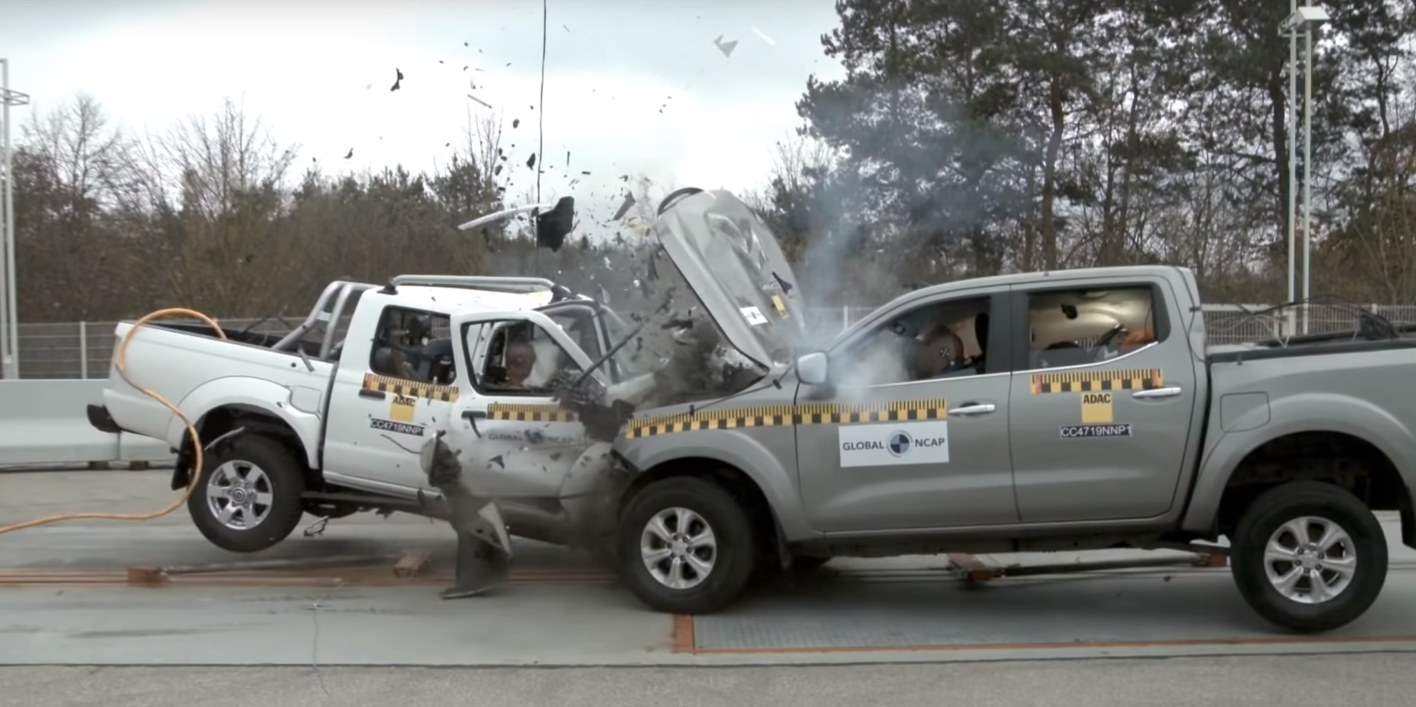 Nissan Navara sudafricano y español en un crash test