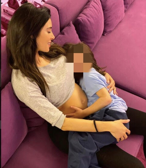 Pilar Rubio presume de embarazo con uno de sus pequeños