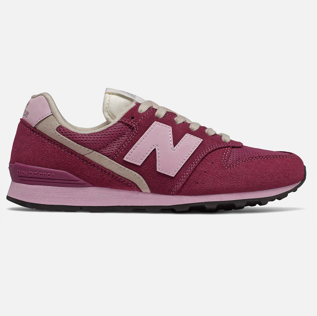 mujer color granate casual
