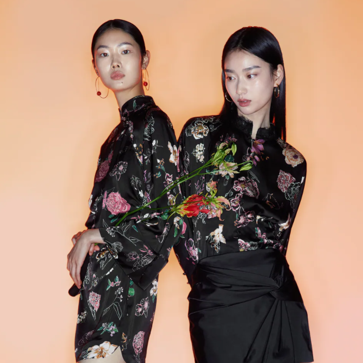 Manual simbólico traje Zara recrea un vestido chino que es un sueño
