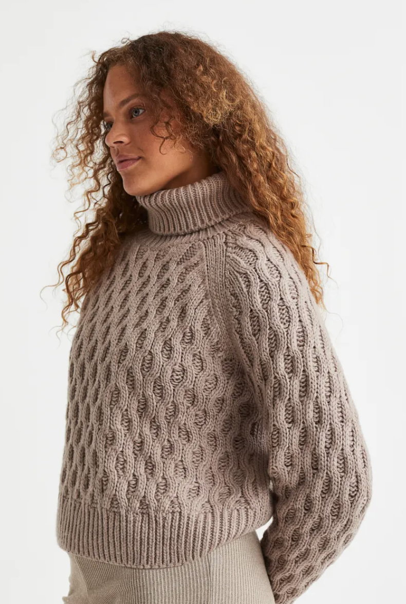 10 jerséis de rebajas a precio de chollo que correrás a comprar en H&M