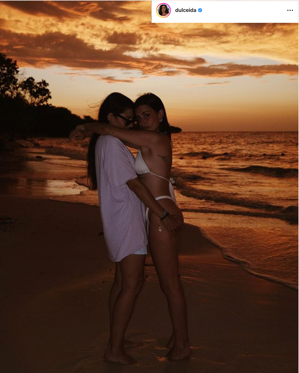 Dulceida revienta las redes con las fotos más románticas con su novia Alba  Paul en la playa