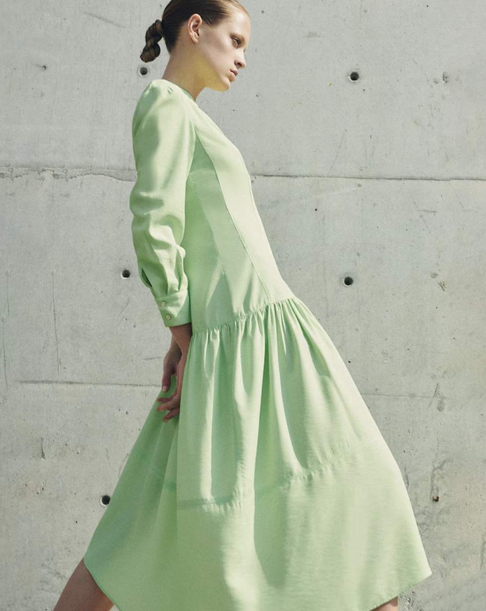 Este es el espectacular vestido verde de Sfera con el que podrás ser la  invitada perfecta por muy poco