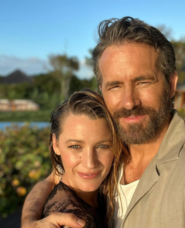 blake lively felicitacion ryan reynolds