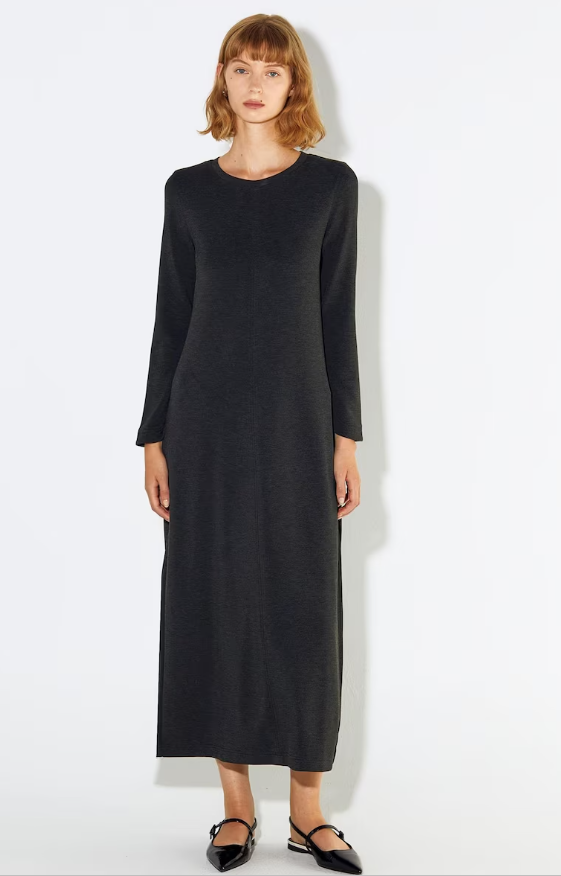 vestido largo minimalista negro