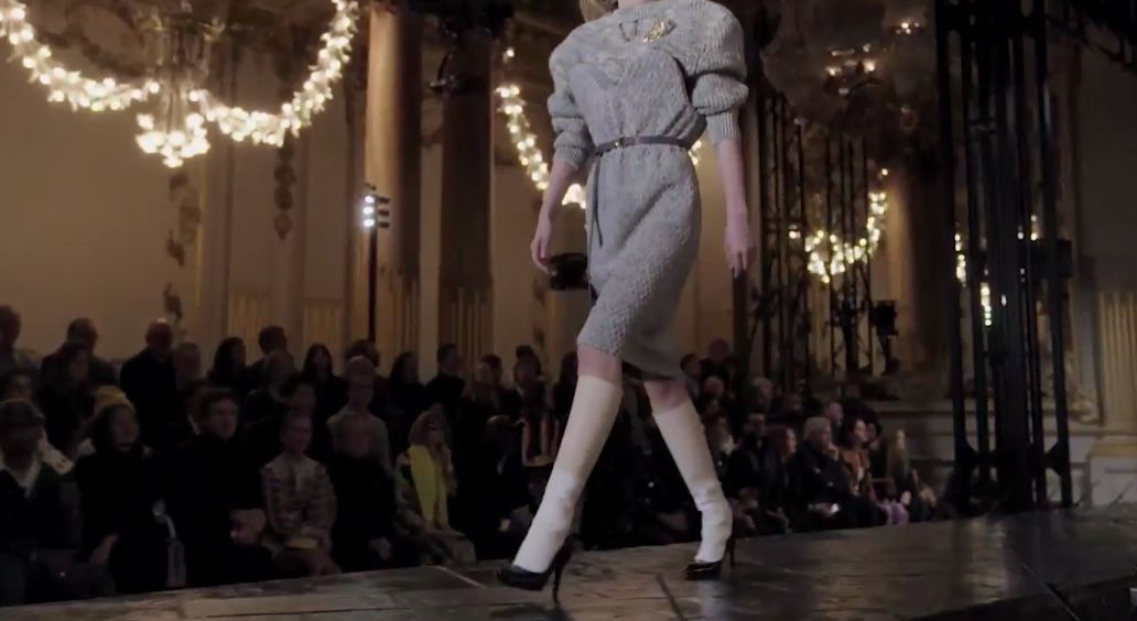 Louis Vuitton lanza botas en forma de pierna humana