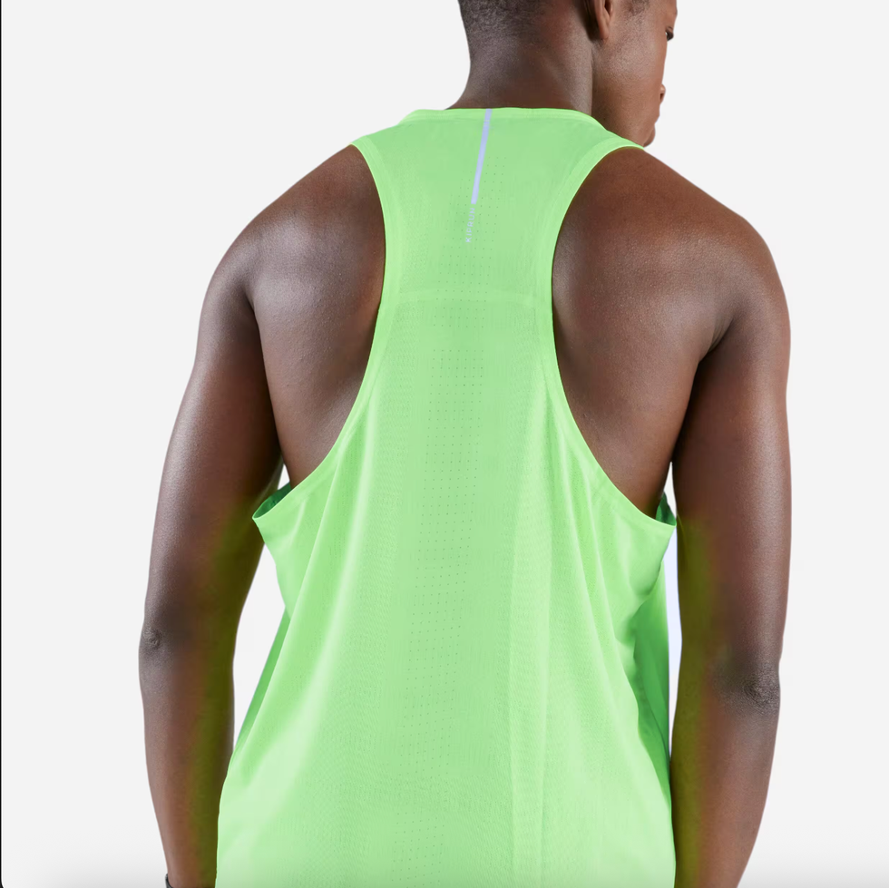 la camiseta sin mangas estrella de este verano en decathlon para correr.