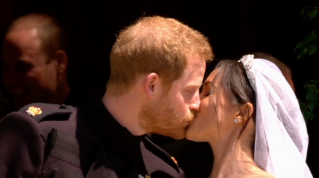 Interaction, Kiss, Event, Romance, Love, Scene, Ear, Gesture, 