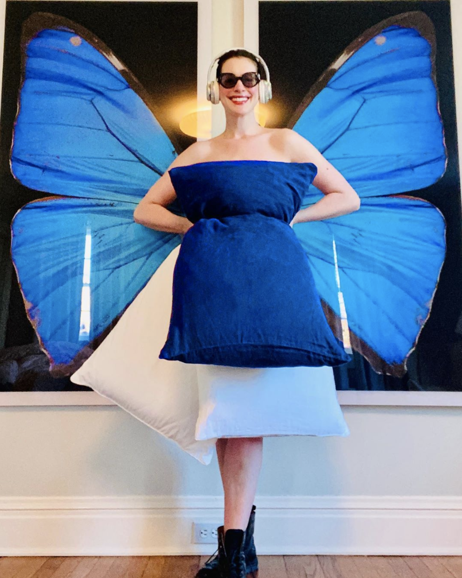 Anne Hathaway Dressed Up as The Princess Diaries' Mia Thermopolis to Do the #PillowChallenge