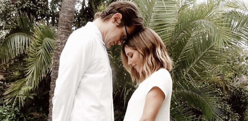 950px x 464px - Ashley Tisdale Announces She Is Pregnant With First Baby