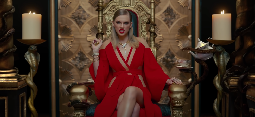 Taylor Swift 'Bejeweled' Music Video Easter Eggs: 'Speak Now' Clues –  StyleCaster