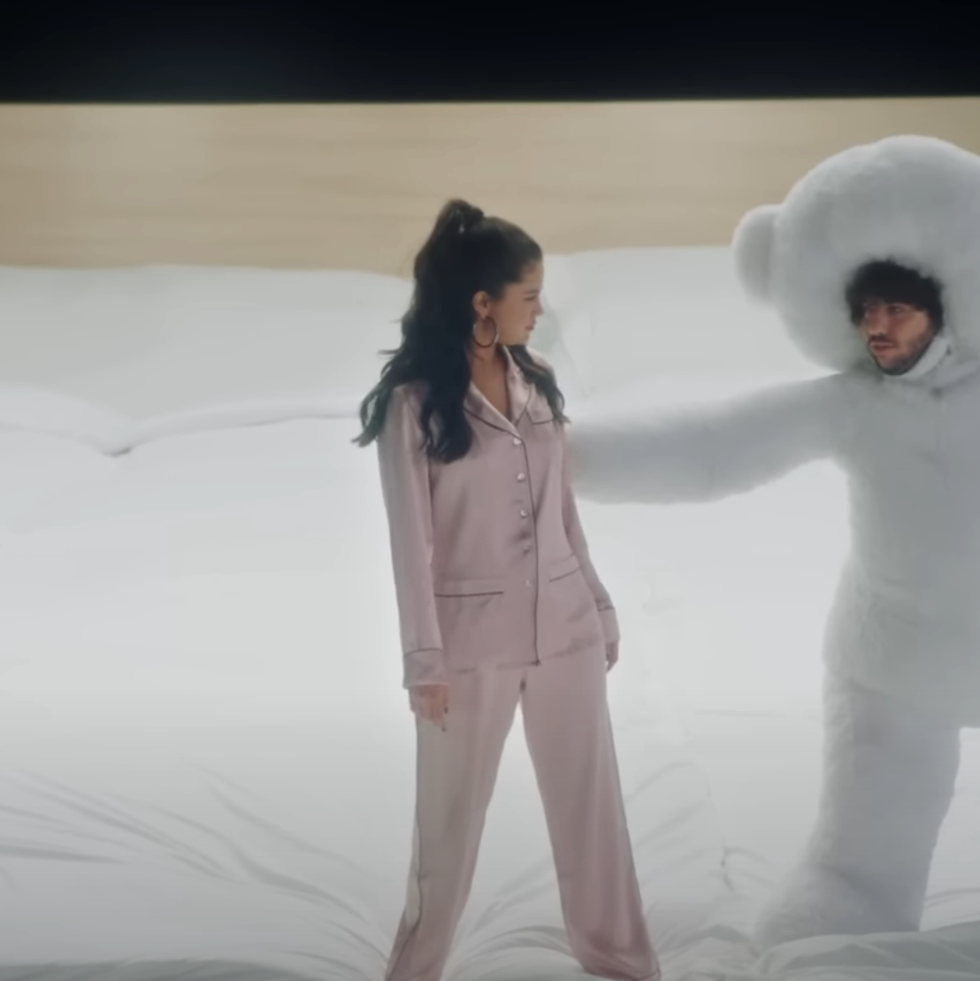 selena gomez and benny blanco in “i can’t get enough” music video