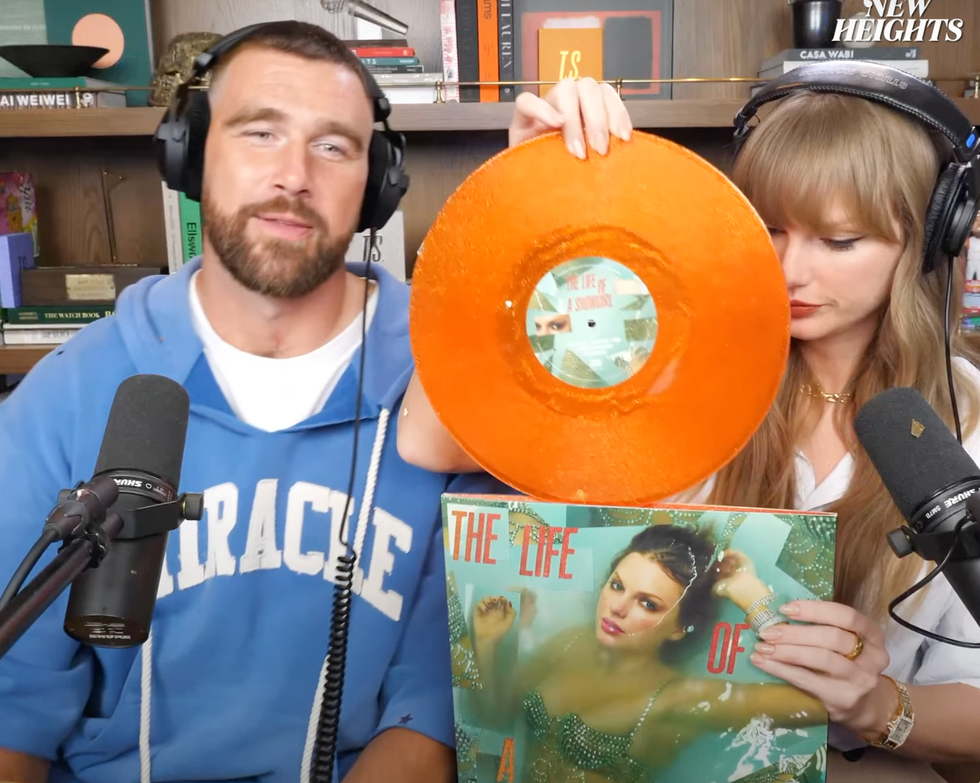 Taylor Swift prezentuje swoją pomarańczową płytę winylową „Życie tancereczki”