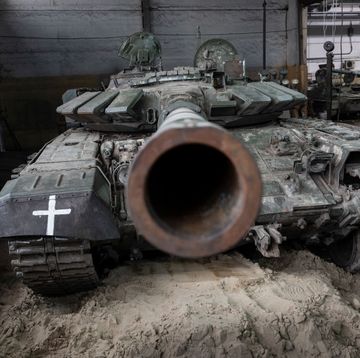 ukrainians refurbish captured russian military gear for re use
