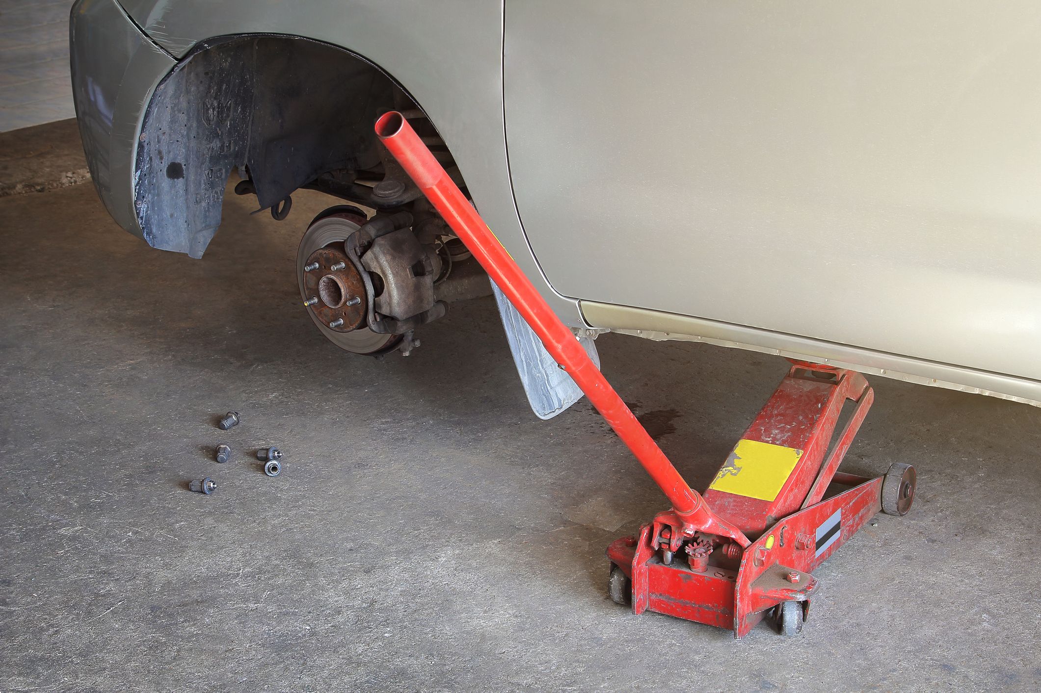 Use Car Jacks in the Shop to Lift & Level