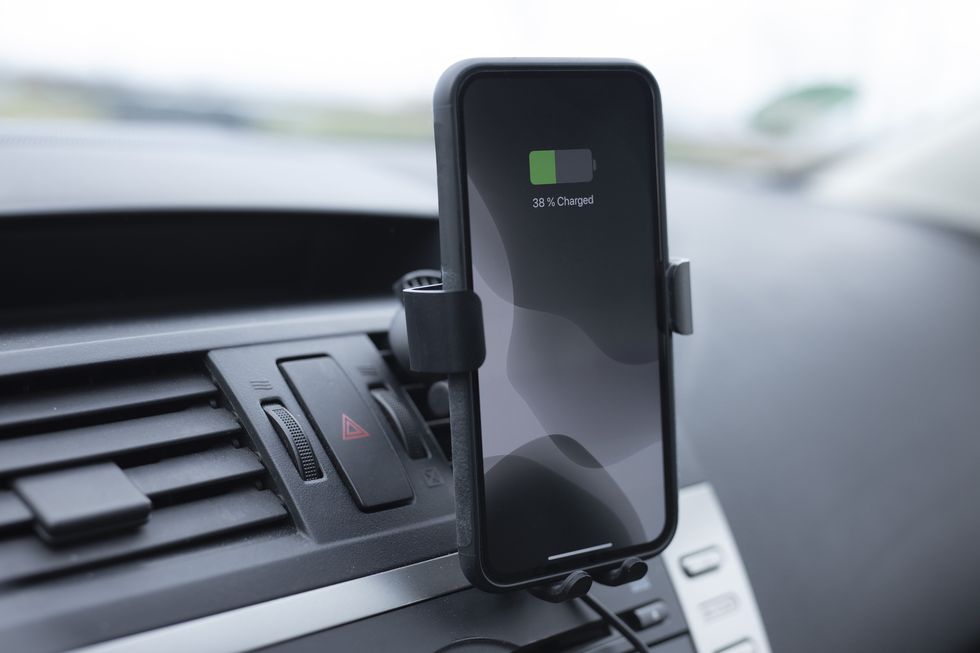 9 Different Types of Car Phone Mounts