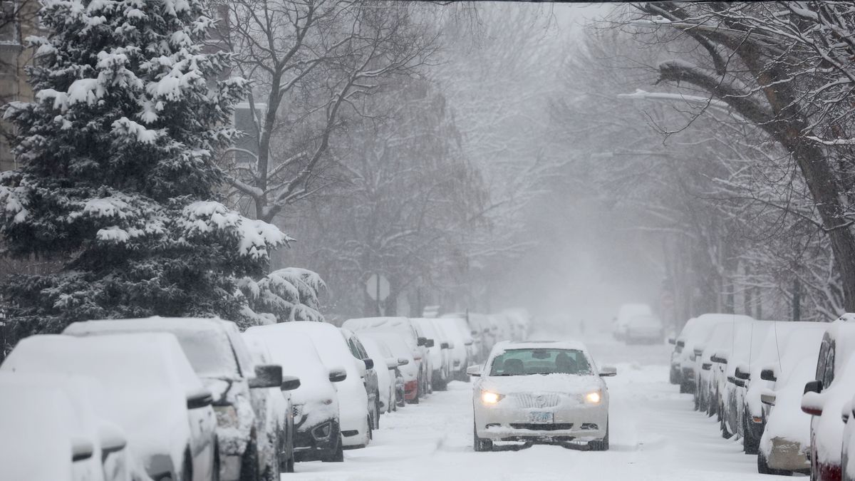 powerful winter storm hits chicago area