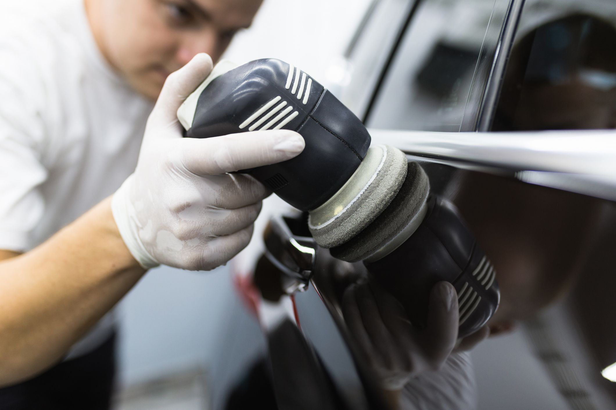 Car polishing: Is using a machine better than using your hands