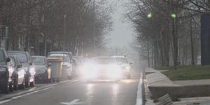 coche con niebla