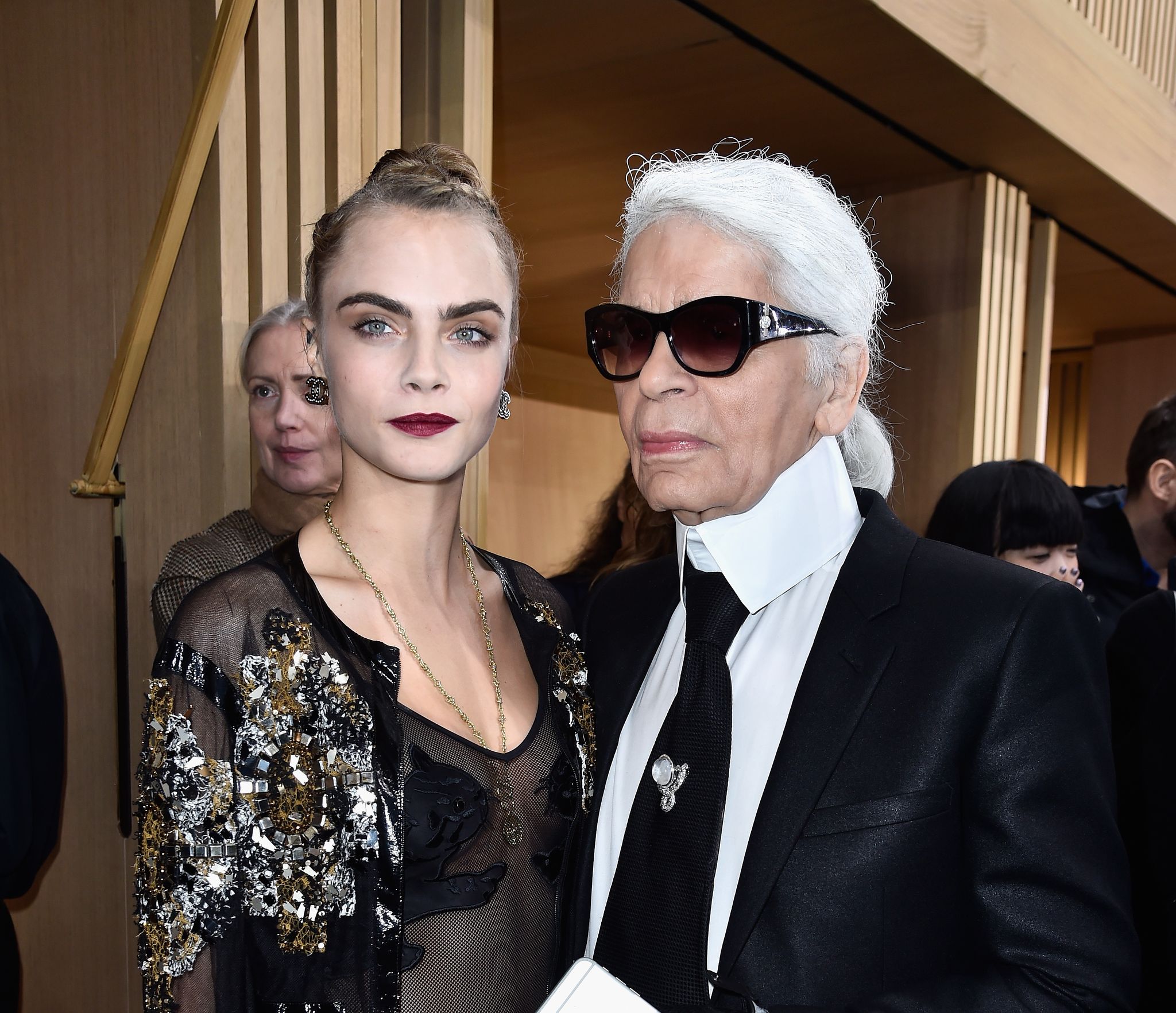Cara Delevingne defiende a Karl Lagerfeld ante las críticas - Cara