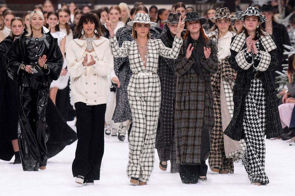 cara delevingne in karl lagerfeld's final chanel show